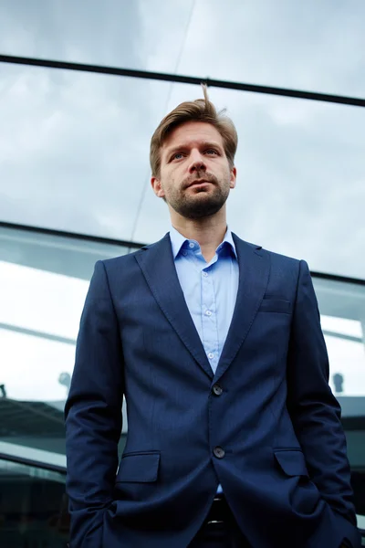 Businessman  with his hands in his pocket — Stock Photo, Image