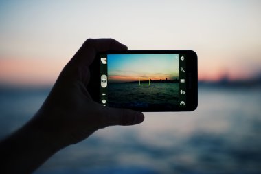 El ile smartphone günbatımı çekim