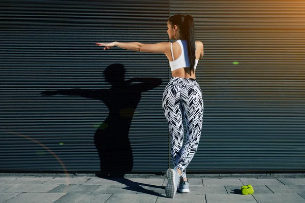 Woman with perfect figure working out — Stock Photo, Image