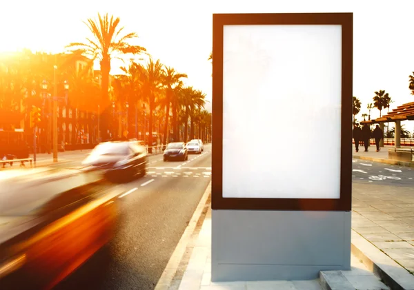 Plakatwand mit Kopierplatz bei Sonnenuntergang — Stockfoto