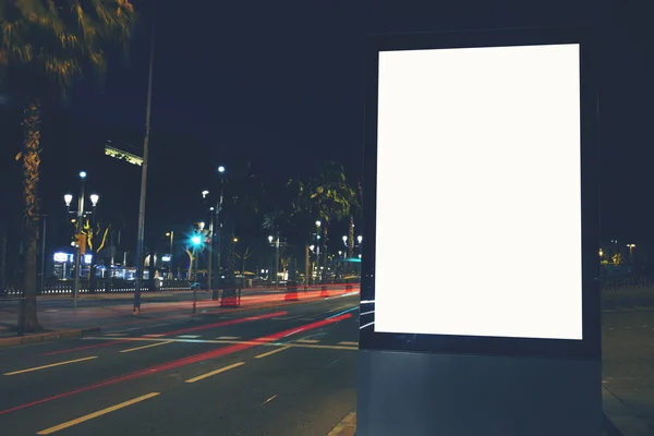 Valla publicitaria ciudad en blanco con espacio de copia —  Fotos de Stock