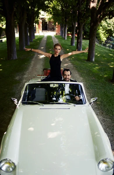 Happy couple enjoying a ride on car — Stock Photo, Image