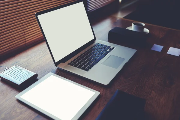 Successful businessman or entrepreneur wooden table with style accessories — Stockfoto