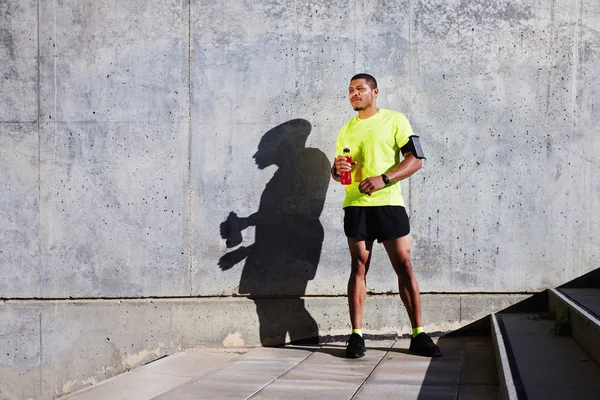 Male jogger took break after workout — Φωτογραφία Αρχείου