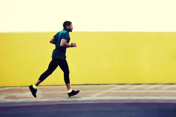 Strong body male runner — Stock Photo, Image