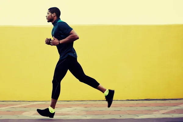 Full length portrait of a young male runner — Stock Photo, Image