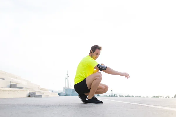 Sportman ochtend joggen voorbereiden — Stockfoto