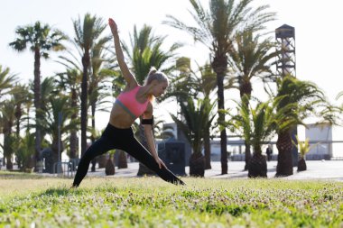 Sportswoman listerning to music in headphones