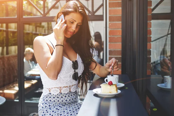 Charming woman talking on cell phone — Stok fotoğraf