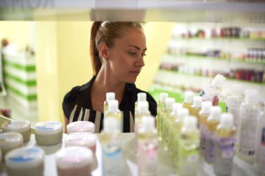 Female consultant recalculates cosmetic products