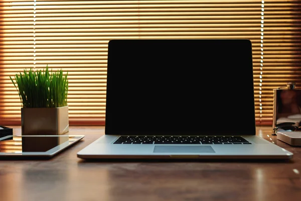 Desktop with accessories and work tools — Stock Photo, Image