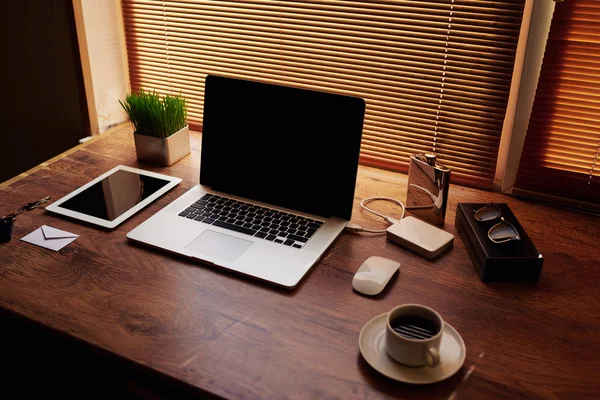 Desktop with accessories and work tools — Stock Photo, Image