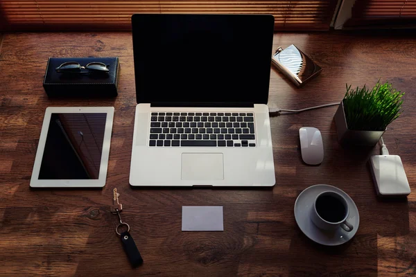 Desktop with accessories and work tools — Stock fotografie