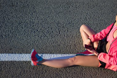 Sportswoman using smart phone