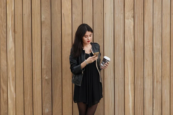 Trendy woman using mobile phone — Stock Photo, Image