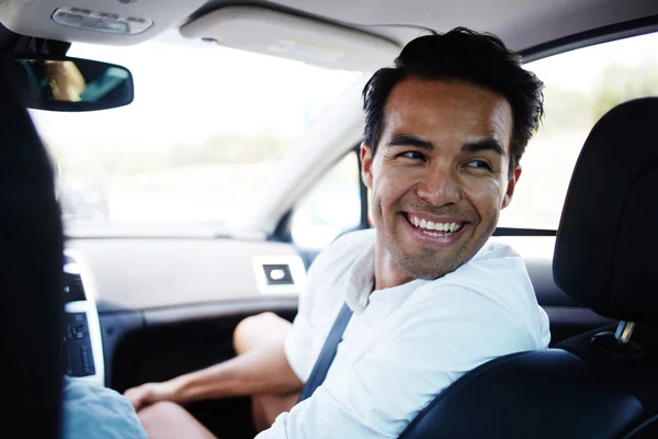 Smiling Latin man talking with passengers — Stock Photo, Image