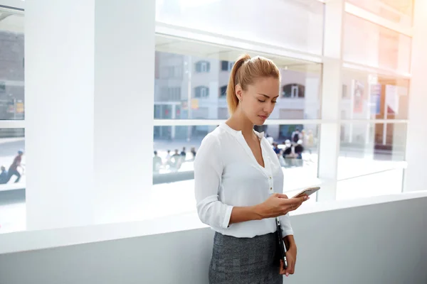 Businesswoman with touch pad in hands — Φωτογραφία Αρχείου