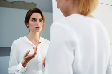 Konuşmayı iki iş kadınları