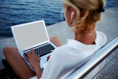 female tourist using net-book