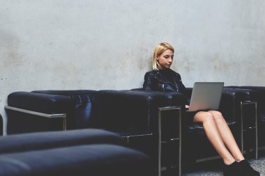 woman reading e-mail in network