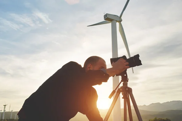 Man professional geo-desist at work — Stock Photo, Image