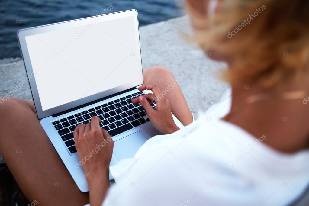 woman keyboarding on net-book