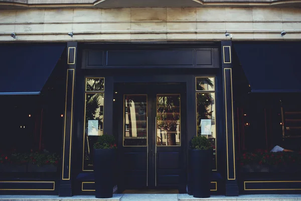 Exterior of luxury restaurant — Stock Photo, Image