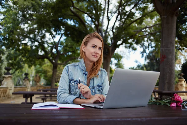 Junge Studentin — Stockfoto