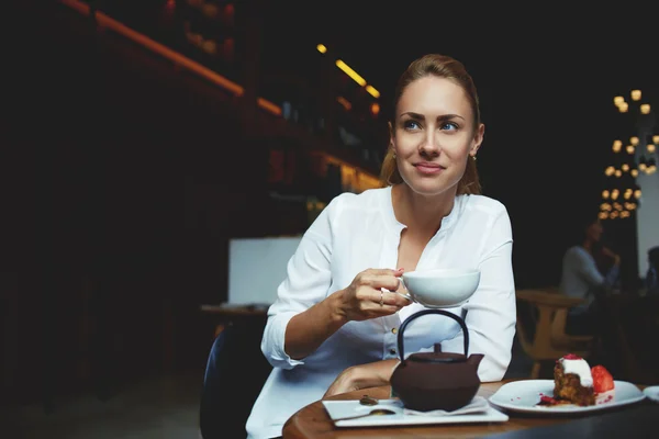 Dreaming woman holding cup of tea — Stock Photo, Image