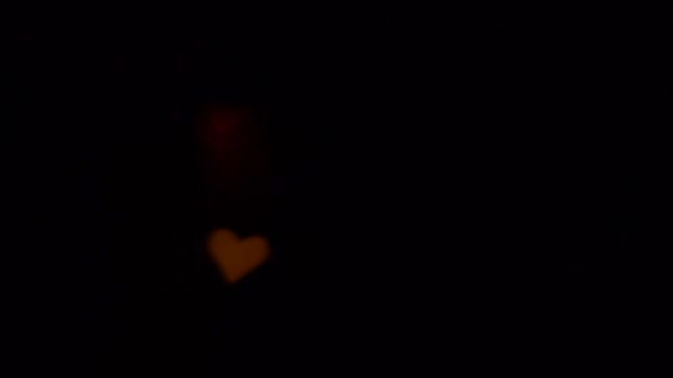 Blinkende Farbe Bokeh Licht abstrakten Herzhintergrund. Valentinstag-Konzept. — Stockvideo