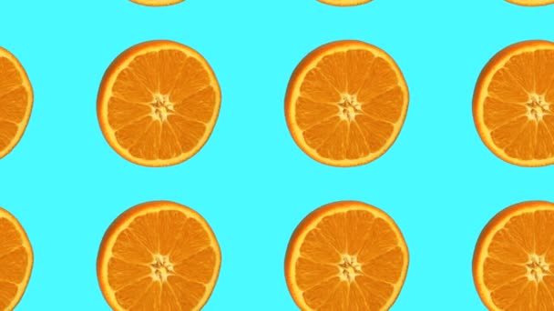 Animation de fruits orange sur fond bleu. Pop art abstrait animation culinaire. — Video