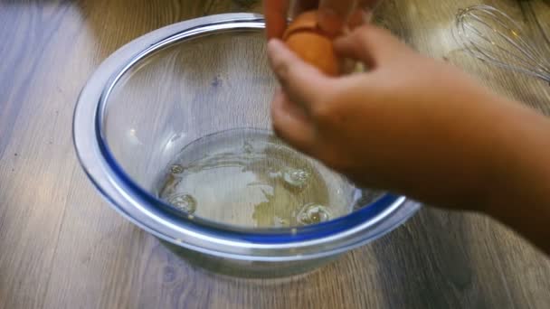 Whipping whole eggs and sugar with an electrical hand mixer — Stock Video