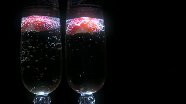 Champagne à la fraise — Video