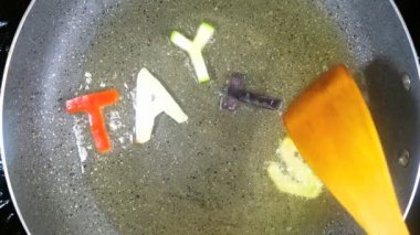 Stir-Frying karışık Alfabe harf, kelime Tasty