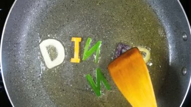 Stir-Frying karışık Alfabe harf, kelime akşam yemeği