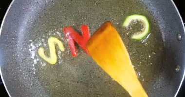 Stir-Frying karışık alfabesi harfleri, word Snack