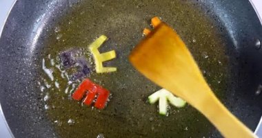 Karışık alfabesinde geçerli olan harfleri stir-frying, word hizmet