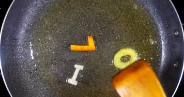 Stir-Frying karışık Alfabe harf, kelime petrol