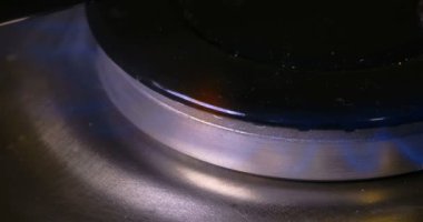 Gaz yakıcı koyu arka plan 4k