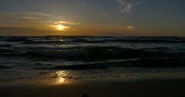 günbatımı ve plaj 4k