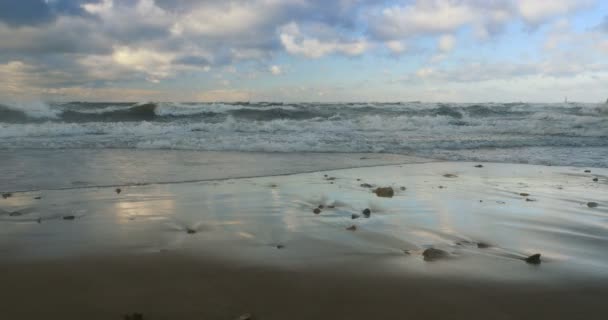 Spiaggia di sabbia nel Mar Baltico, Riga Lettonia — Video Stock