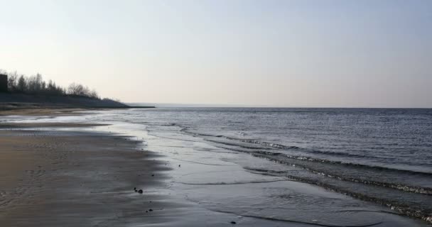 Zandstrand in de Baltische Zee, Riga, Letland — Stockvideo