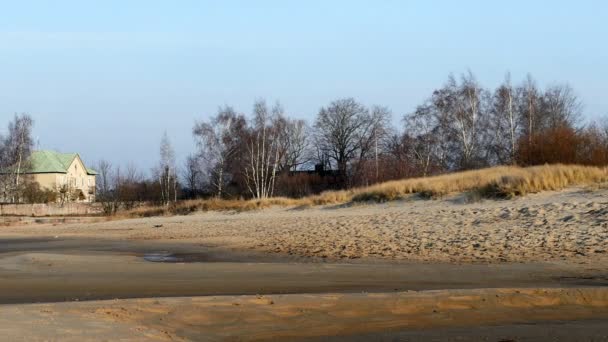 Faro Playa de arena en el mar Báltico, Riga Letonia — Vídeos de Stock