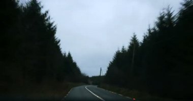 Otoyol üzerinde yine de küçük bir kasaba geceleri hızlandırmak