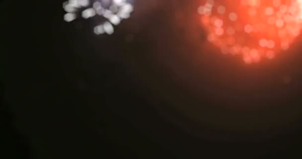 Feux d'artifice dans la grande ville européenne Riga, Jour de l'indépendance, Nouvel An 