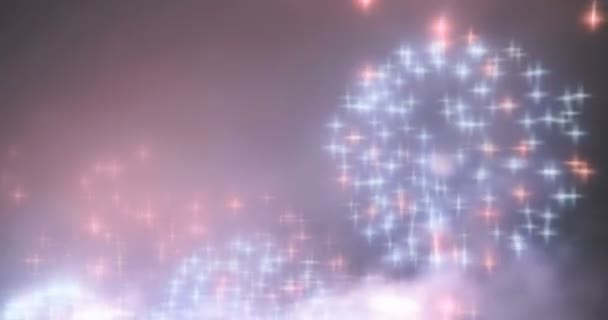 Feux d'artifice dans la grande ville européenne Riga, Jour de l'indépendance, Nouvel An 