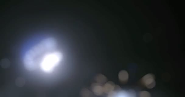 Feux d'artifice dans la grande ville européenne Riga, Jour de l'indépendance, Nouvel An 