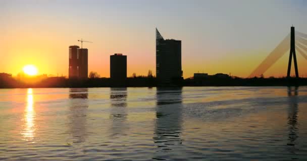 Ηλιοβασίλεμα timelapse στη Ρίγα — Αρχείο Βίντεο