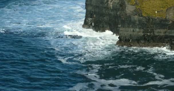 Kliffen van moher in county Clare, Ierland — Stockvideo