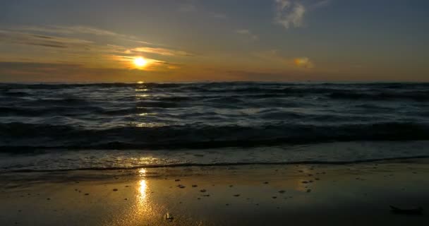 Захід сонця і пляж 4k — стокове відео